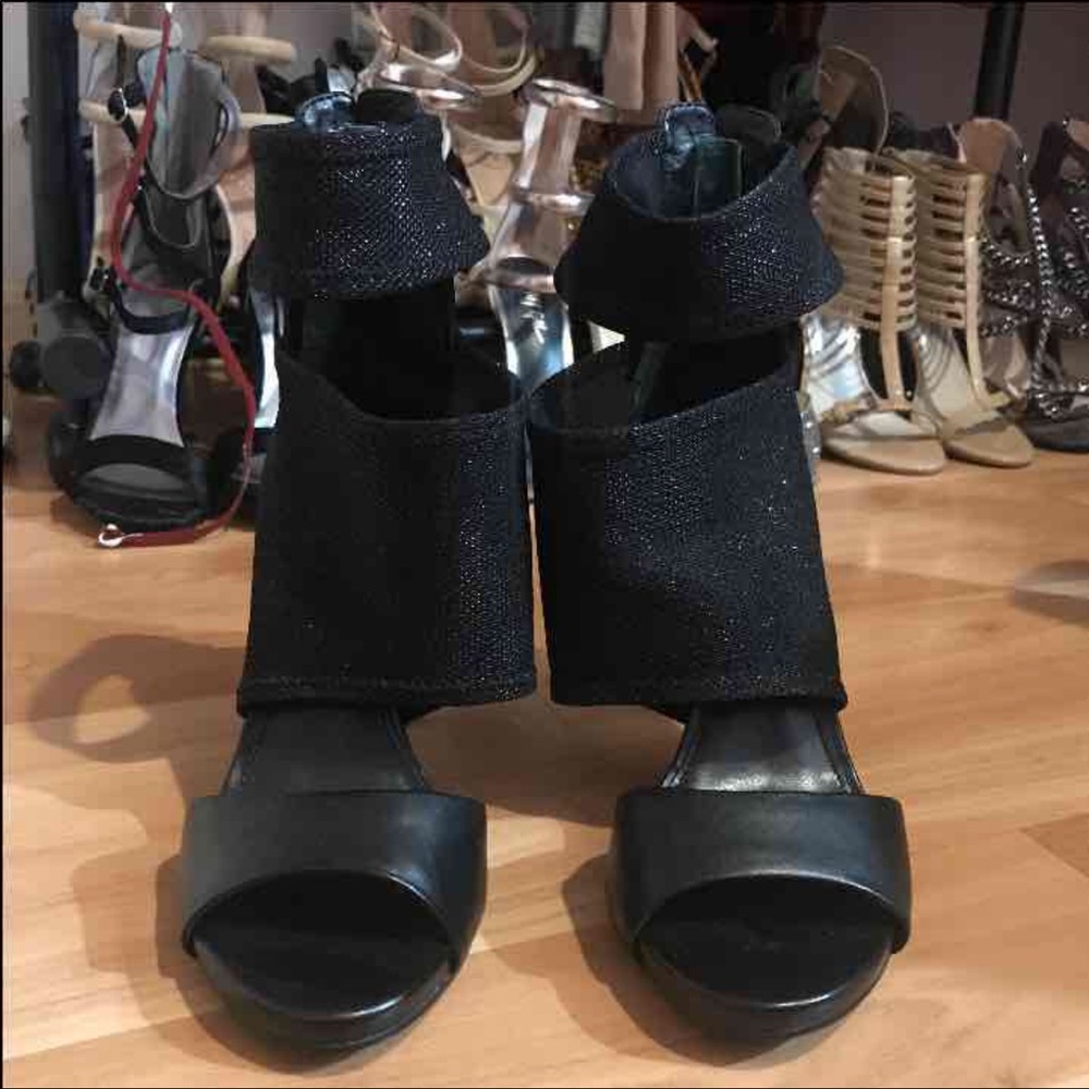 GUESS HEELS 👠 - Picture 2 of 4