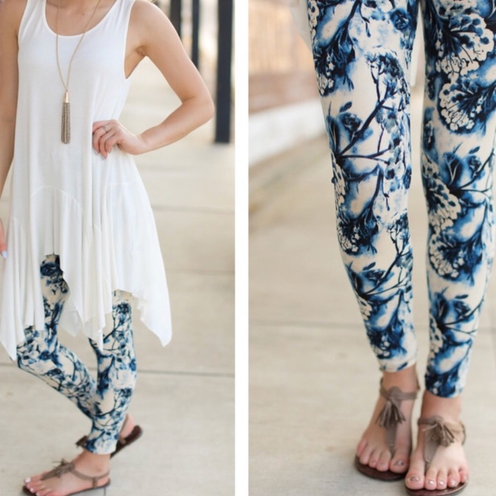 NWT one size leggings blue and white print