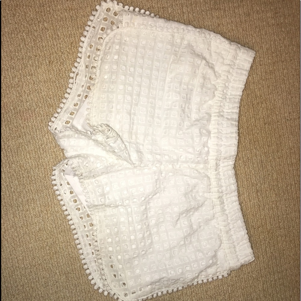 Lilly Pulitzer size XS cute white shorts!