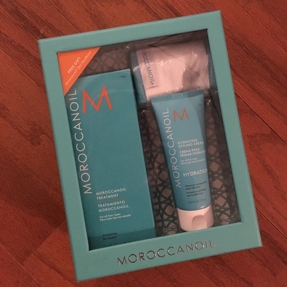 Moroccanoil Gift Set Trio featuring a 3.4oz bottle