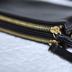 Old Navy Bags - Double zipper faux leather crossbody purse Old Navy Bags - Double zipper faux leather crossbody purse