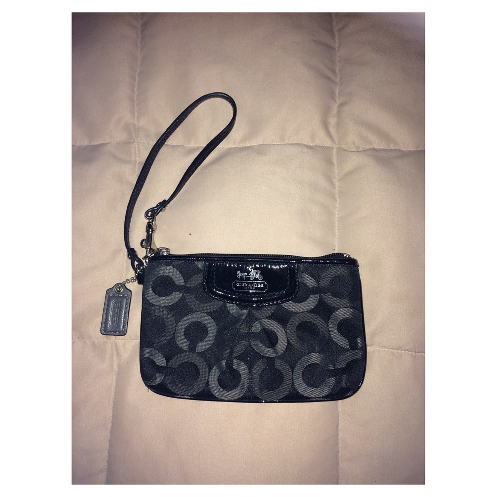 ✨Coach Wristlet✨
