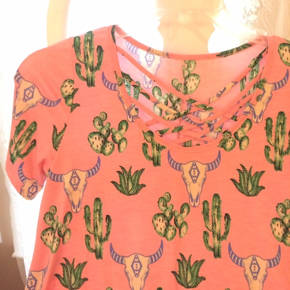 🔥SALE! 1 LEFT! Cactus Tunic Top - Picture 4 of 5