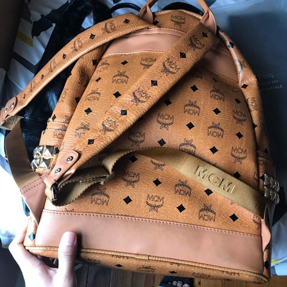 (SOLD) AUTHENTI MEDIUM MCM STARK BACKPACK - COGNAC - Picture 4 of 7