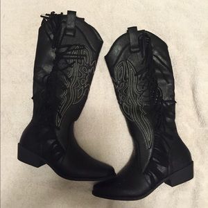 Brand new Fringed black boots