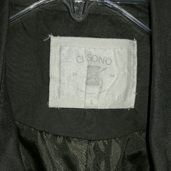 A jacket - Picture 3 of 4