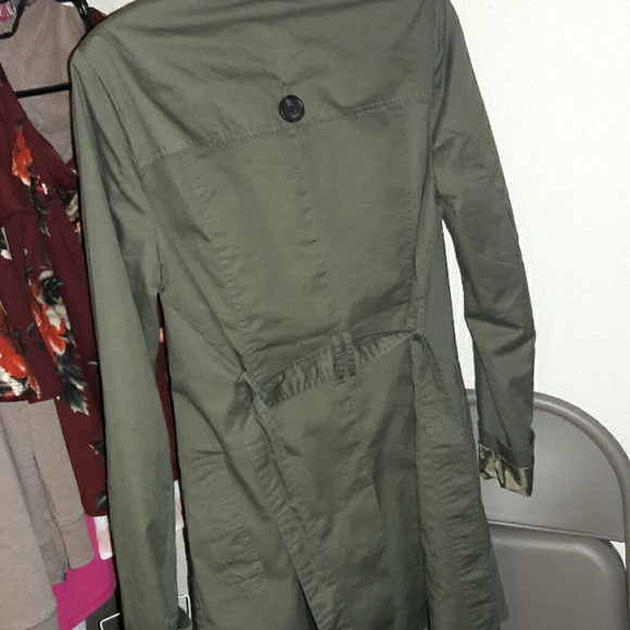 A jacket - Picture 4 of 4