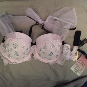 VS Fashion Show Bra