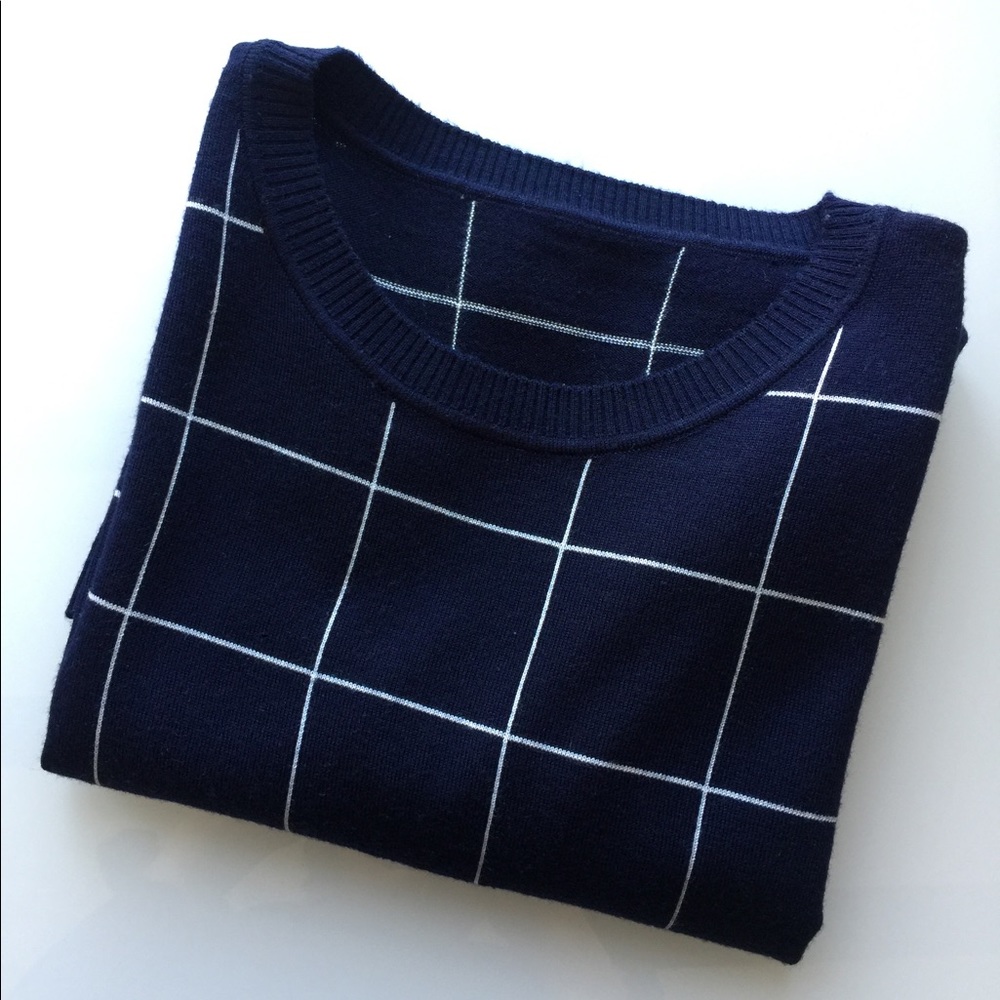 Light weight sweater