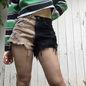 BLEACHED AND DISTRESSED HIGH WAISTED LEVIS SHORTS!