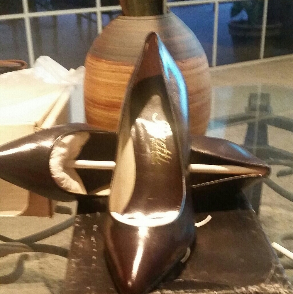 Brand New Renetti Leather heels