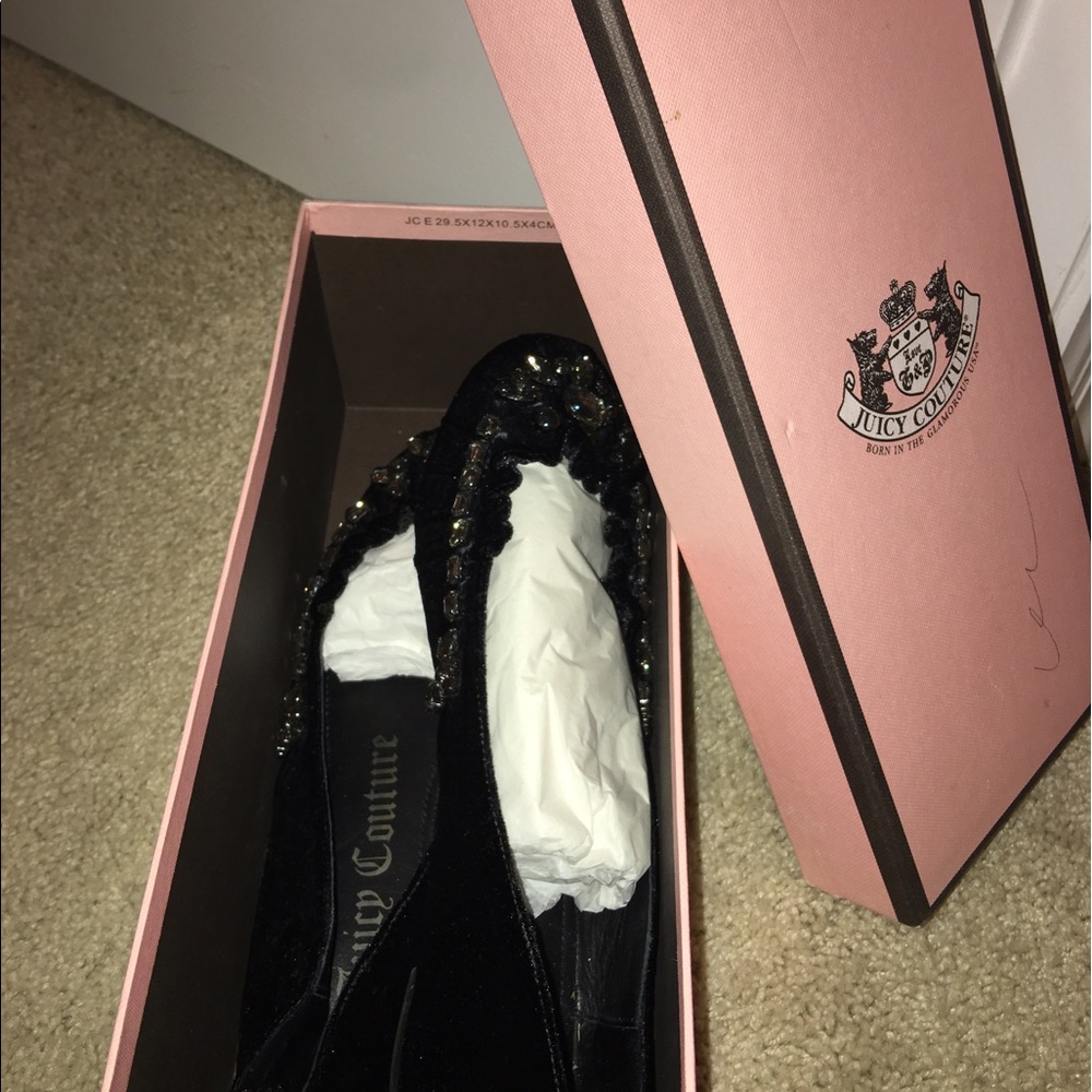 Juicy Couture Aleah flats