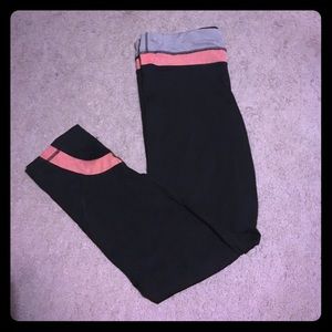 Workout leggings with back zip pocket