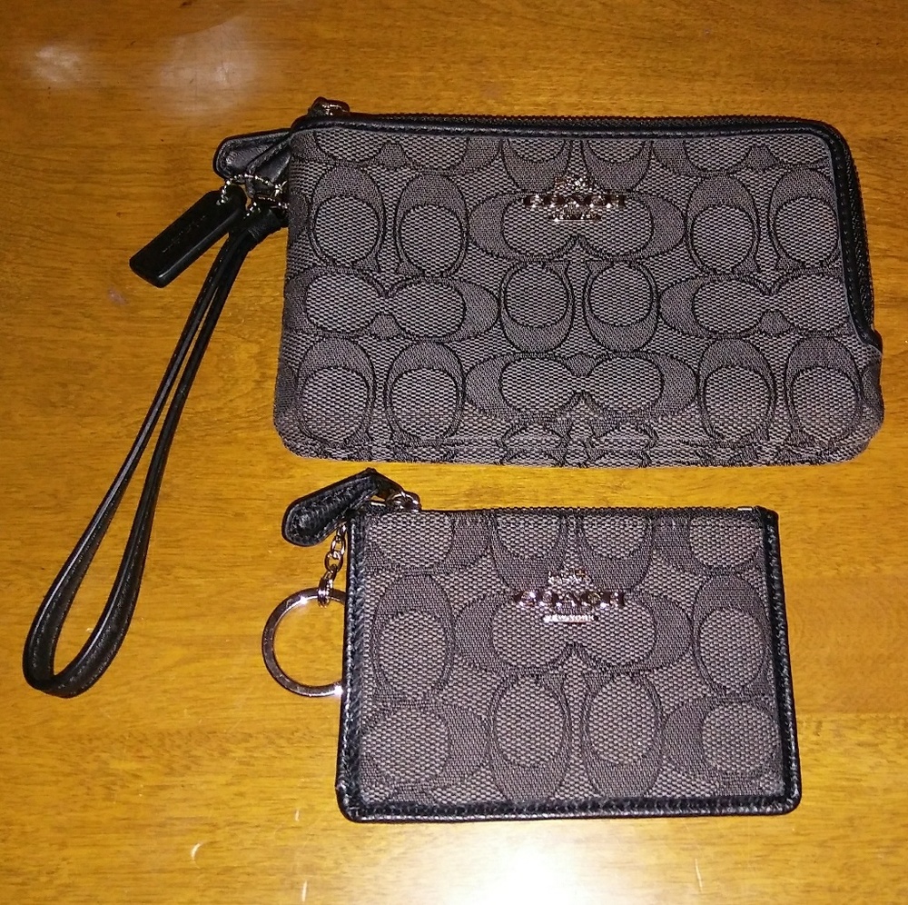 Coach Wristlet & ID/Change Keychain