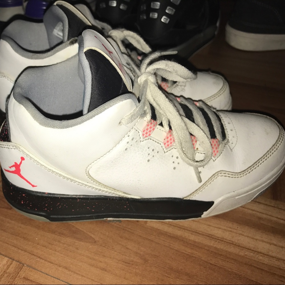 Jordan Flights Size 2 Youth