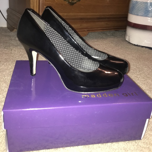 Black High Heels (Madden Girl) - Picture 1 of 3