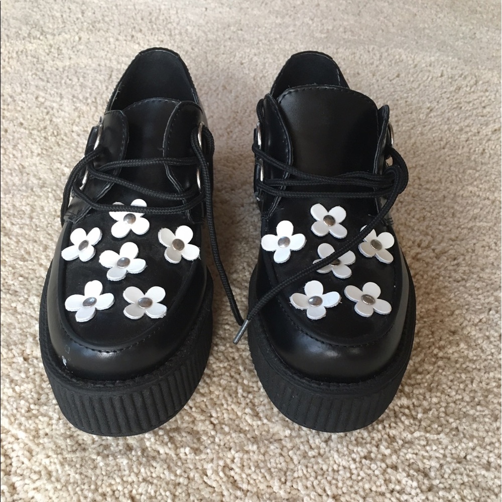 T.U.K Leather Flower Creepers