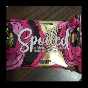 Exclusive Posh Spoiled Bathbomb