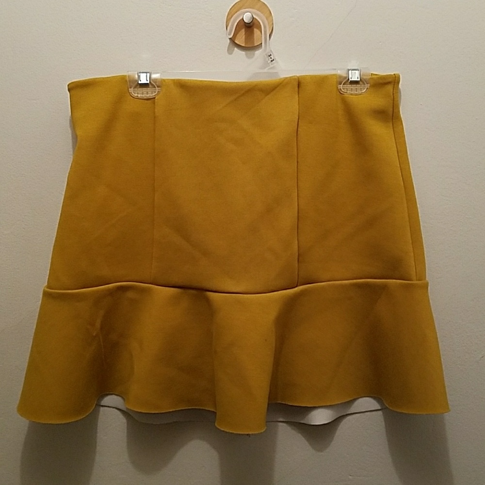 H&M Mustard Yellow Peplum Skirt. Size large.