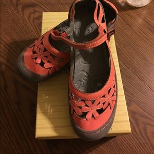 Jambi girls sandals size 6