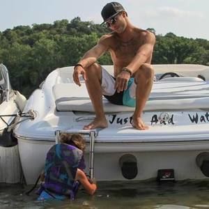 Meet your Posher, Dustin