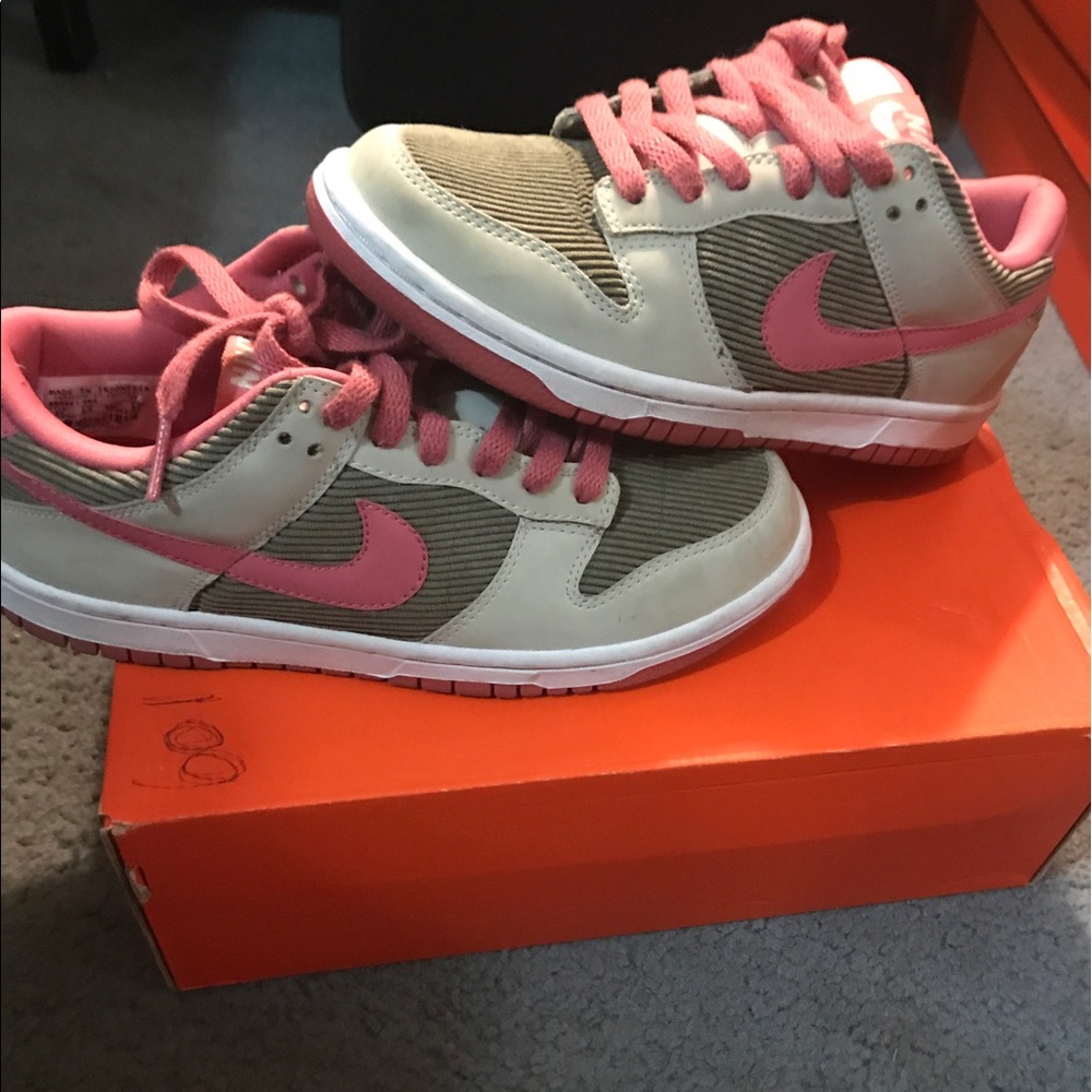 Like New Pink/Tan Nike Dunks