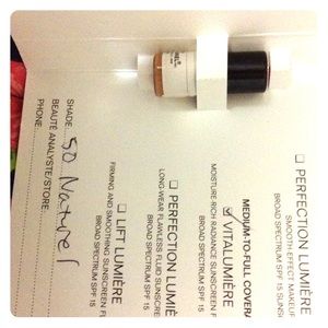 Chanel Foundation/Shade:50 Natural sample