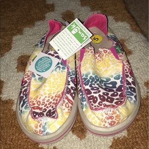 Brand New Kids Sanuks Size 5