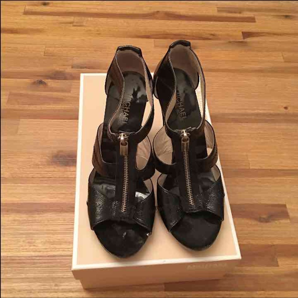 Michael Kors Berkley Tstrap heels