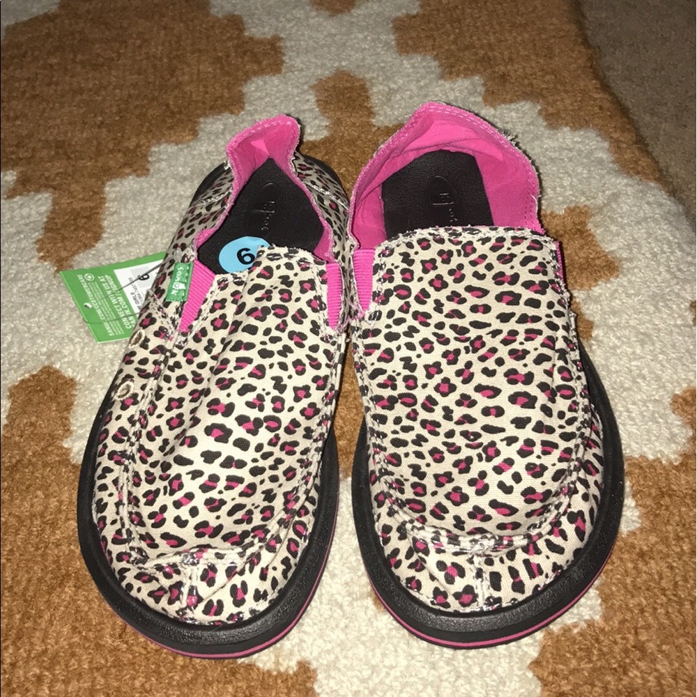 Brand New Sanuks youth size 6
