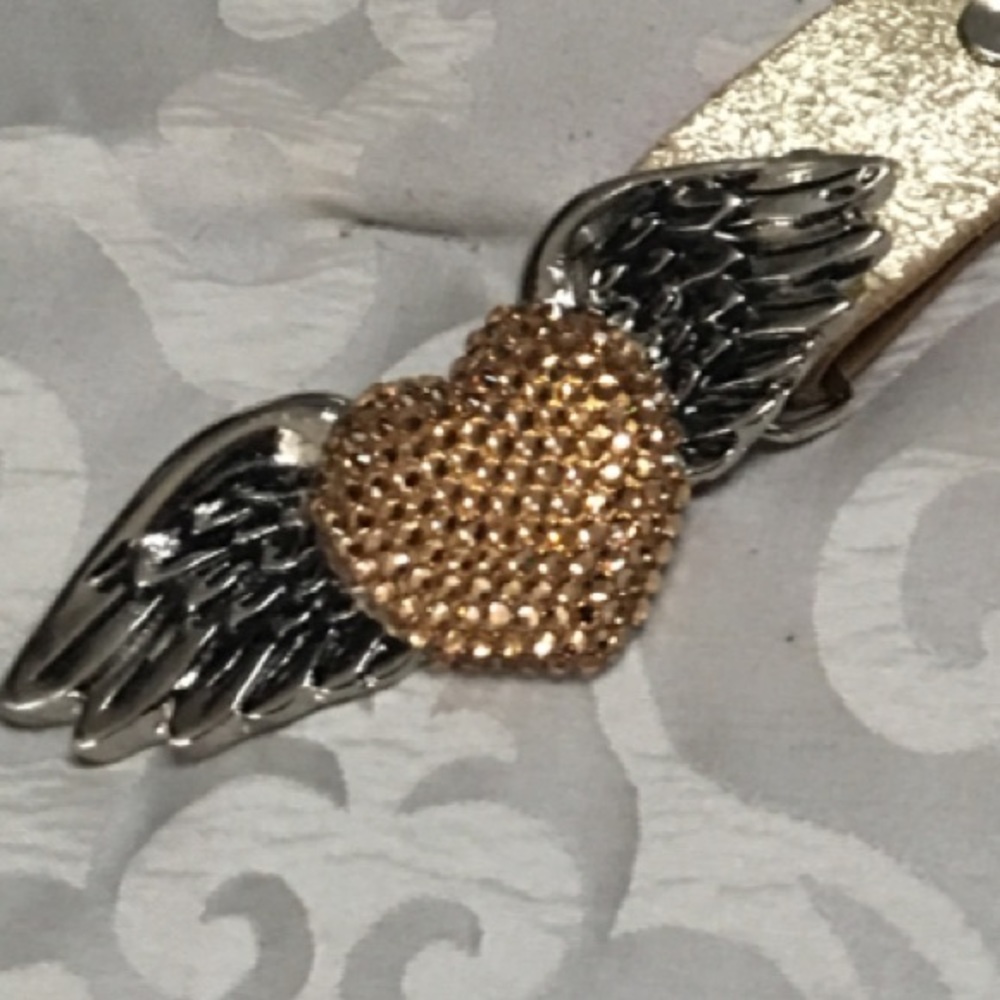 Belt with removable buckle