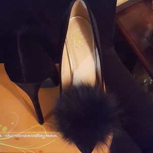 Pom pom velvet heel