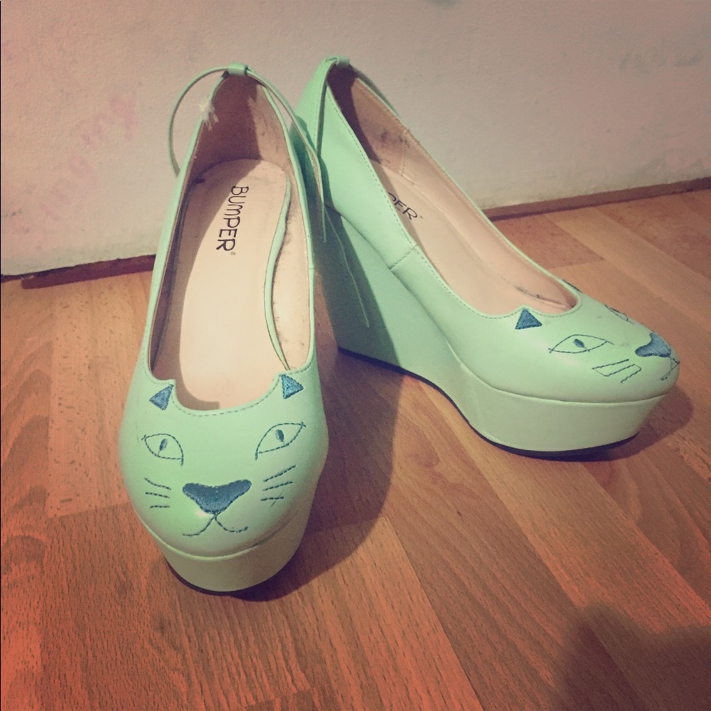 Mint cat face platform wedges, size 6. Never worn!