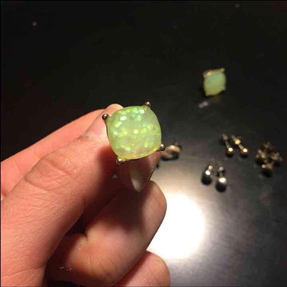 Earings - Picture 2 of 4