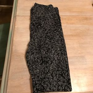 Lularoe one size black and grey leggings!