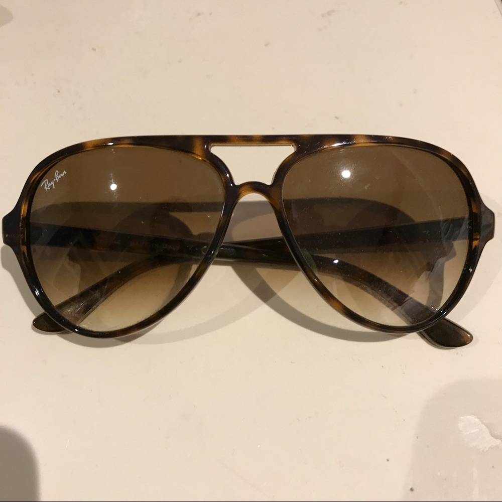 Ray Ban Tortoise Shell RB4235