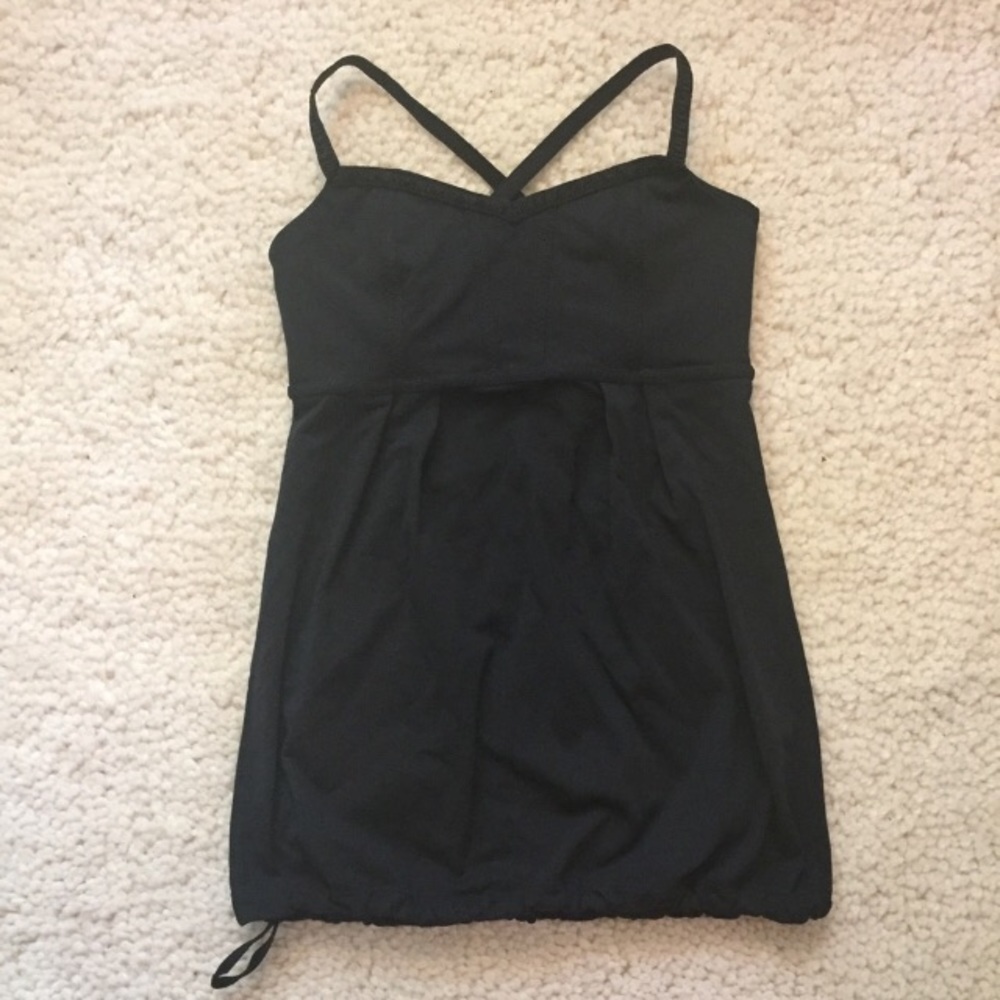 Lululemon black yoga tank size 4
