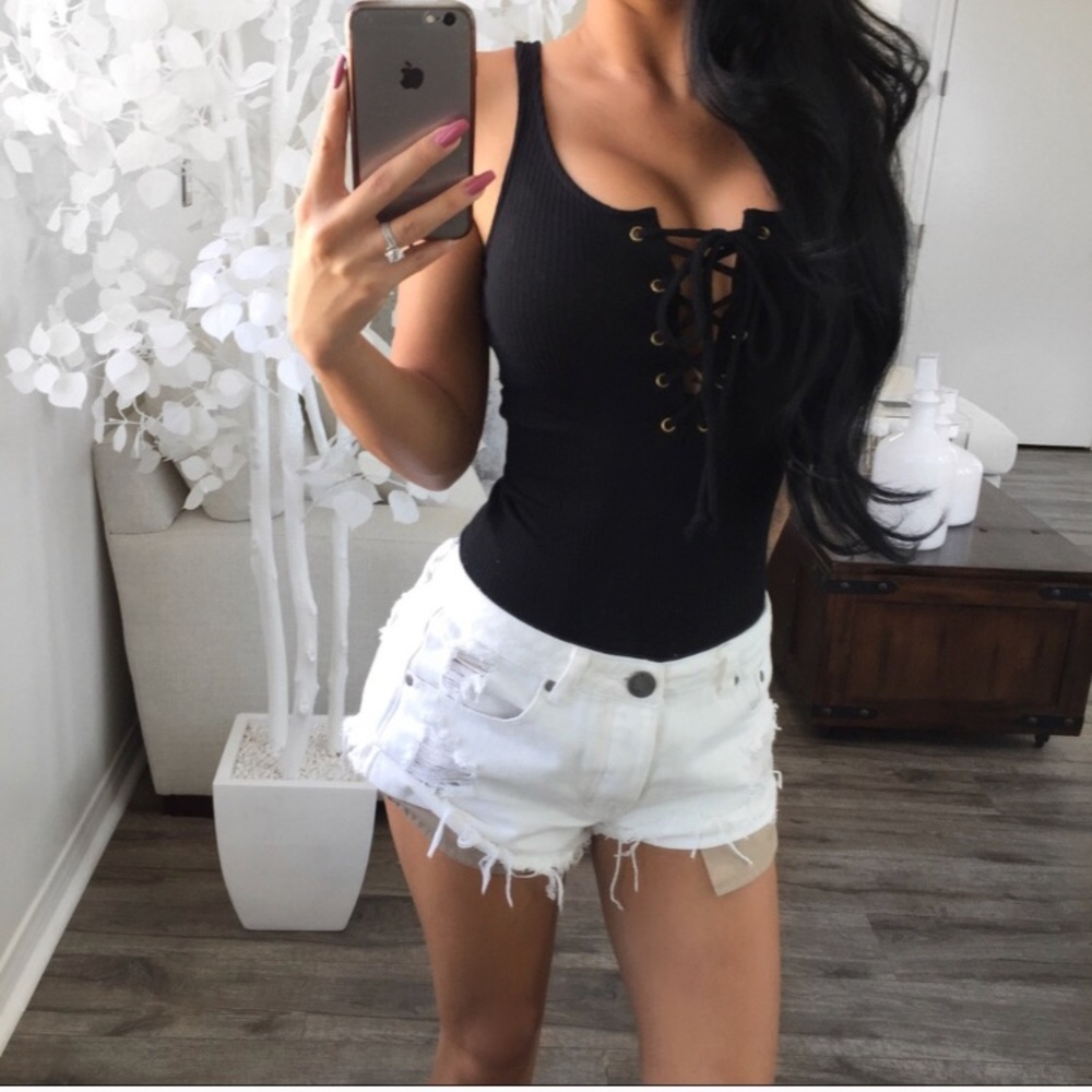 BLACK LACE UP BODYSUIT