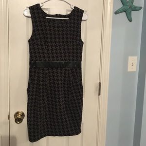 Houndstooth dress w/ pockets and leather belt