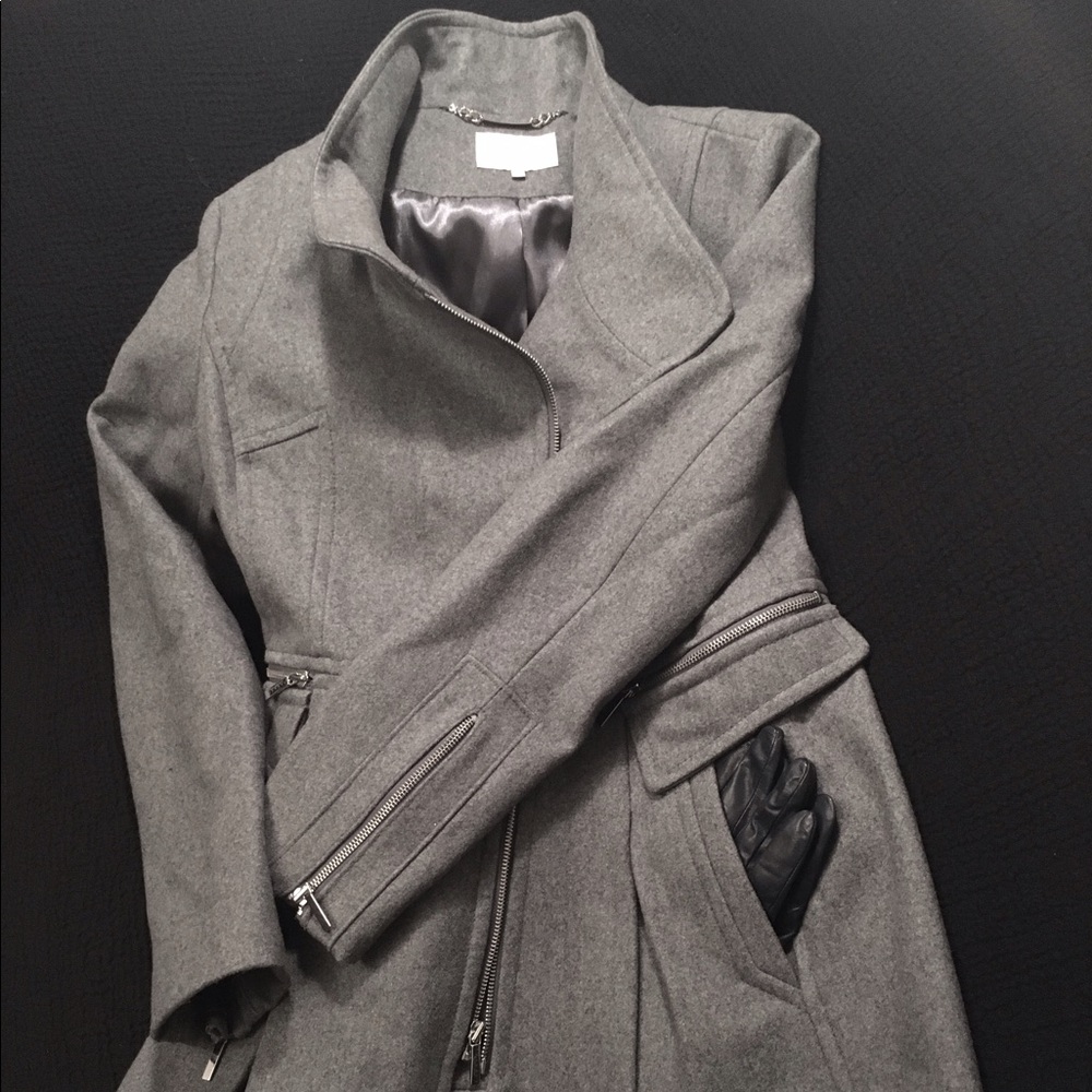 Beautiful Soft Gray Laundry coat.