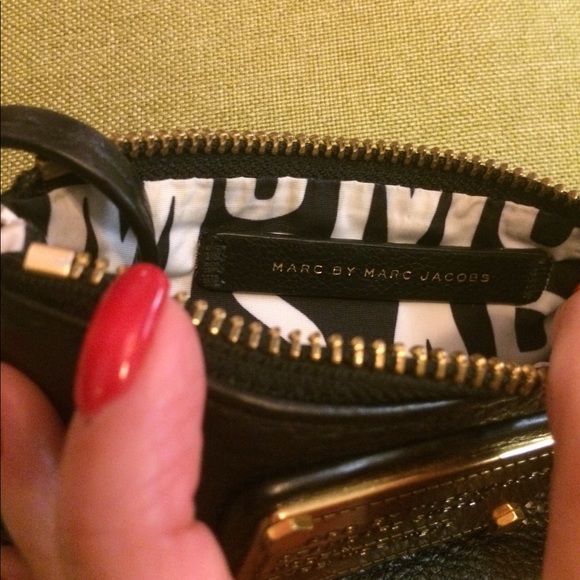 MARC BY MARC JACOBS BLACK LEATHER WALLET - Picture 5 of 6