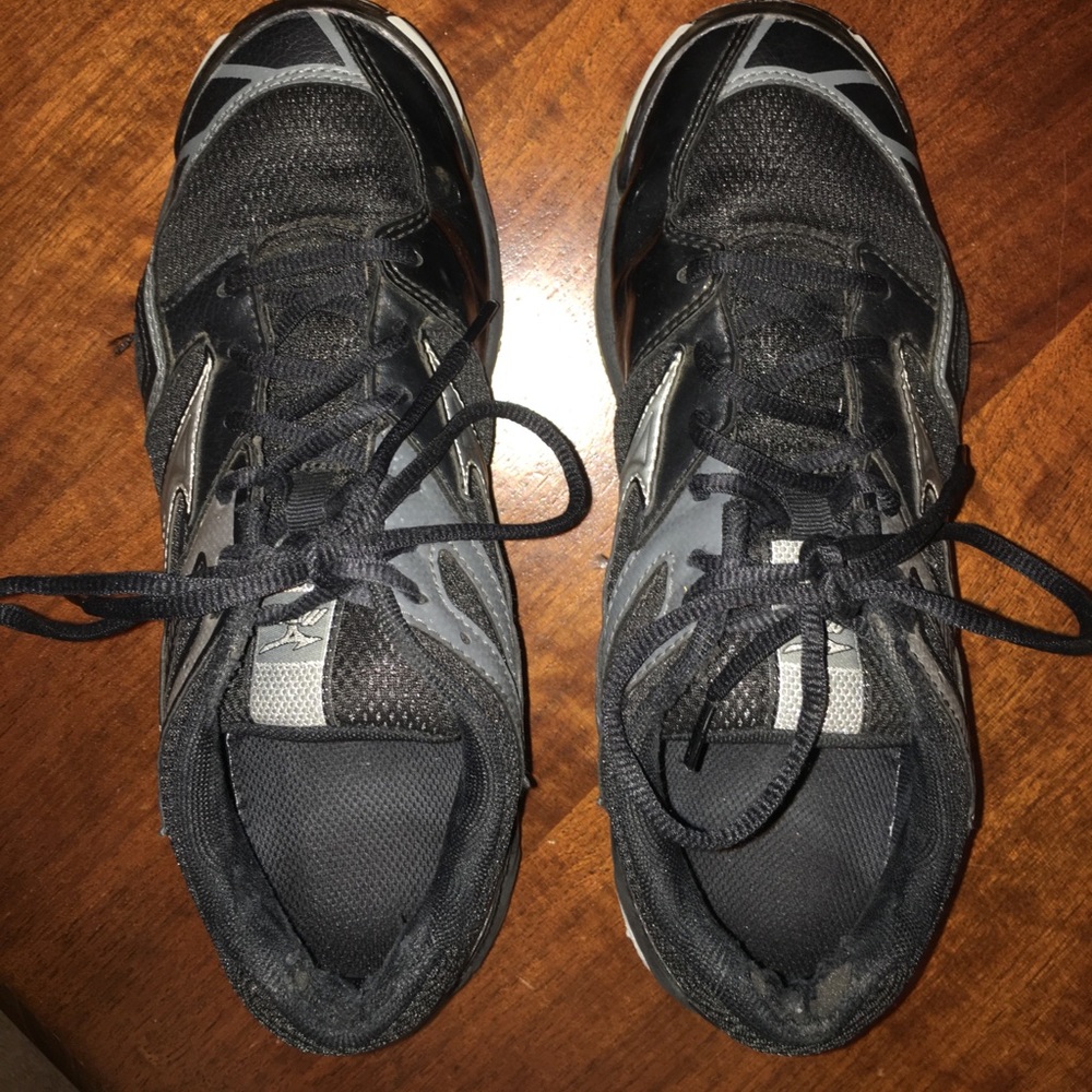 mizuno volleyball shoes!!