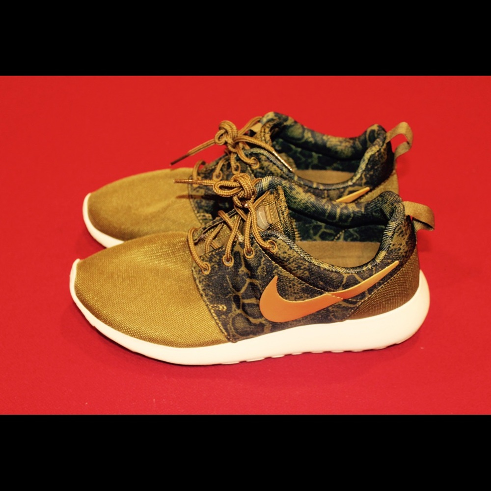 Green Nike Roshe