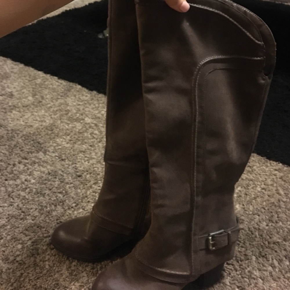 Perfect brown heeled boots!