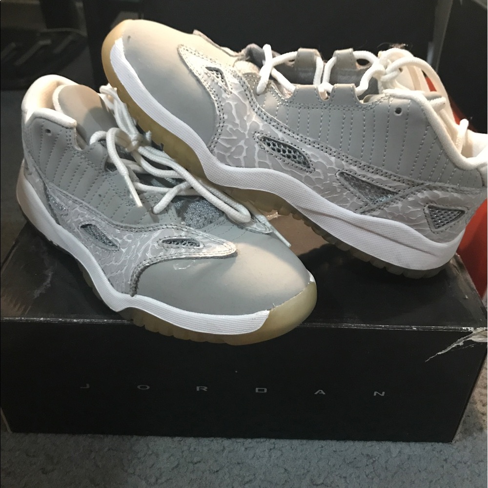 Like New Jordan 11 Retro Lows
