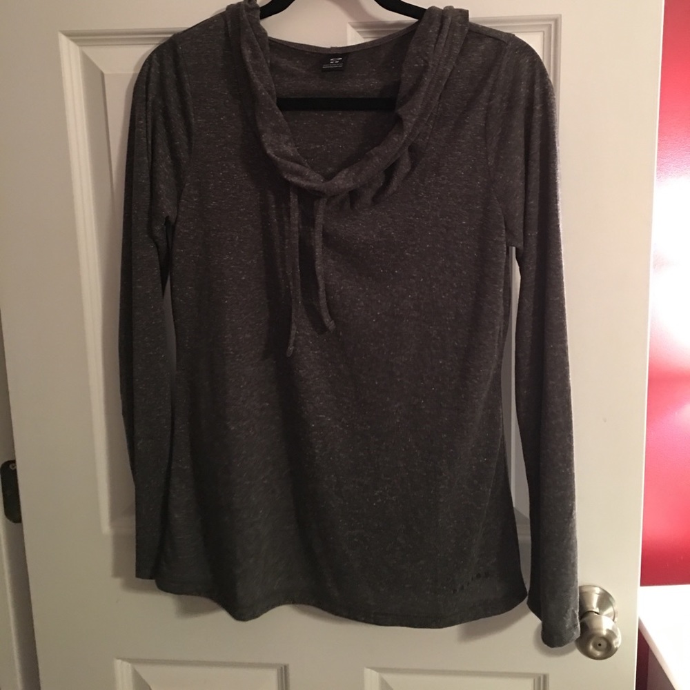 Oakley Pullover NWOT