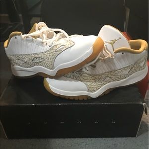 Like New Jordan 11 Retro Lows