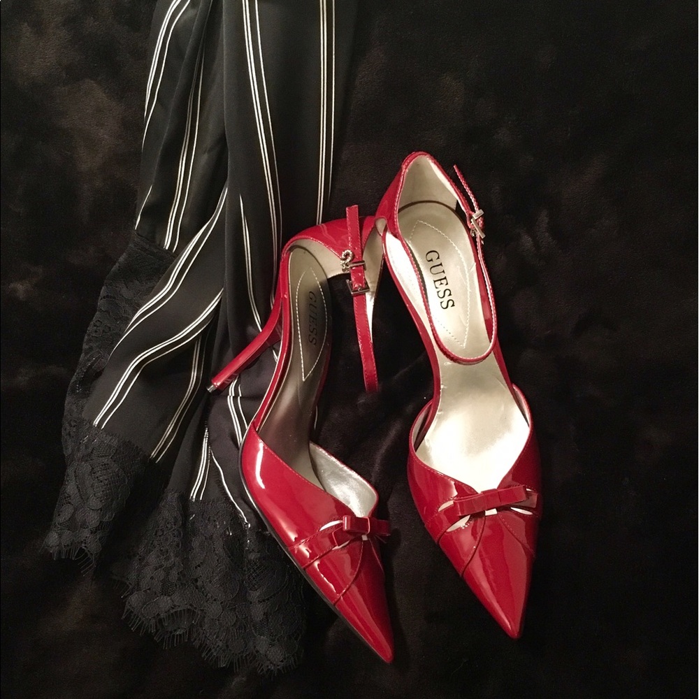 GUESS "fire truck red" patent leather pumps