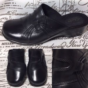 clarks navy blue mules