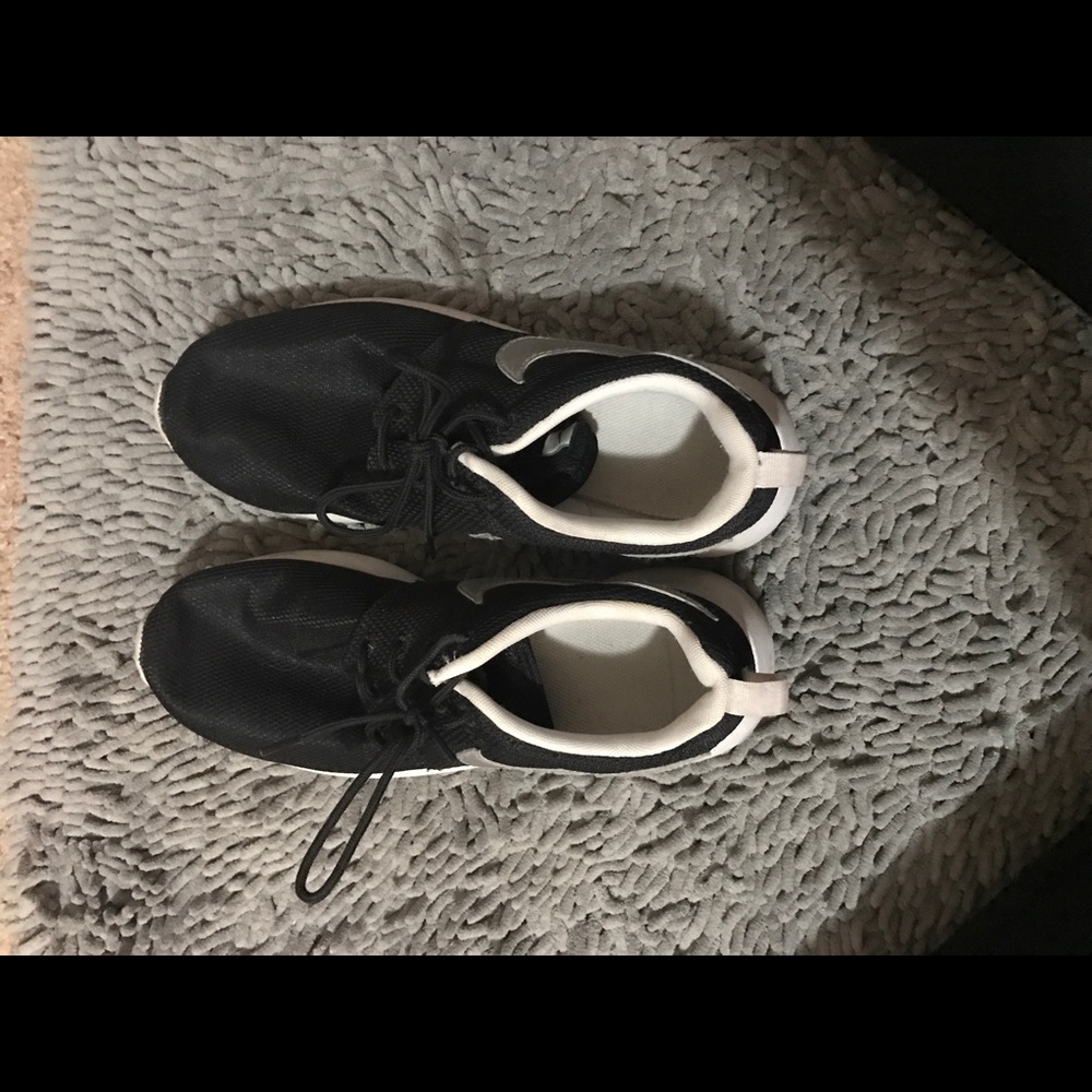 Black & white Nike Roshes